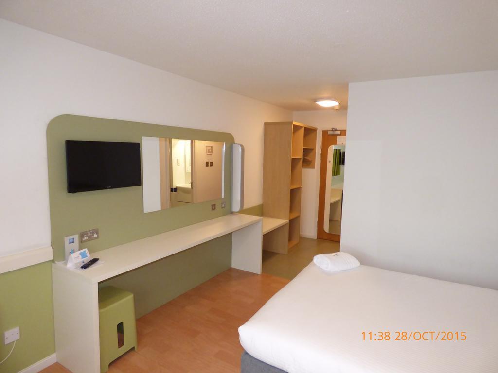 Warrington Motel, J20 M6 Lymm Services Kültér fotó
