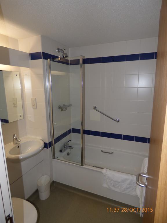 Warrington Motel, J20 M6 Lymm Services Kültér fotó