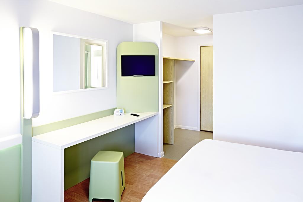 Warrington Motel, J20 M6 Lymm Services Kültér fotó