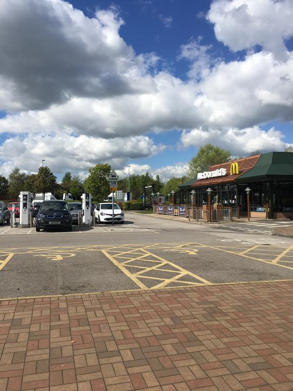 Warrington Motel, J20 M6 Lymm Services Kültér fotó